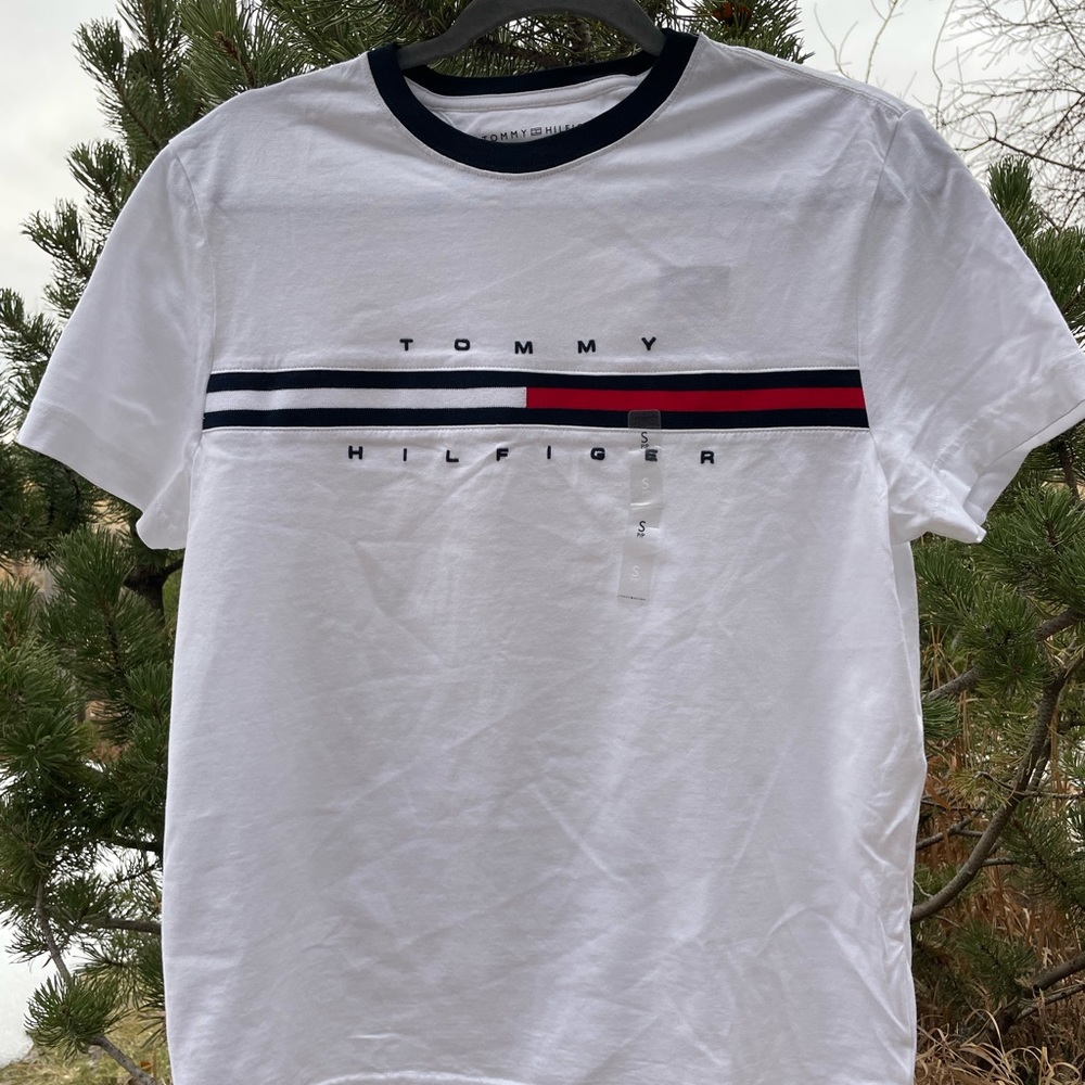 White Tommy Hilfiger tee SIZE s